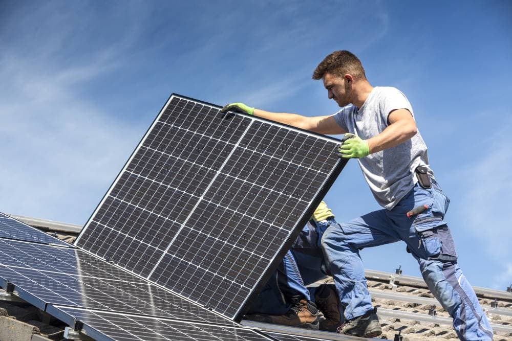 Günəş Enerjisinə Keçmək İstəyirsiniz? Əvvəlcə Damınıza Baxın